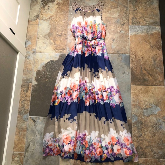 Jessica Simpson Dresses & Skirts - Jessica Simpson Floral Maxi Dress